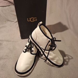 UGG M Neumel Boots-Men 7 Leather Chukka White Black Wool Lined 1133777 -EUC